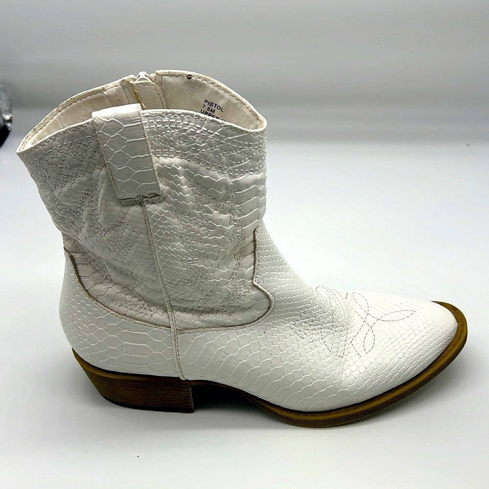 Coconuts By Matisse - Pistol White Faux Leather Snake Print Ankle Boots Size 7.5 - Picture 5 of 15